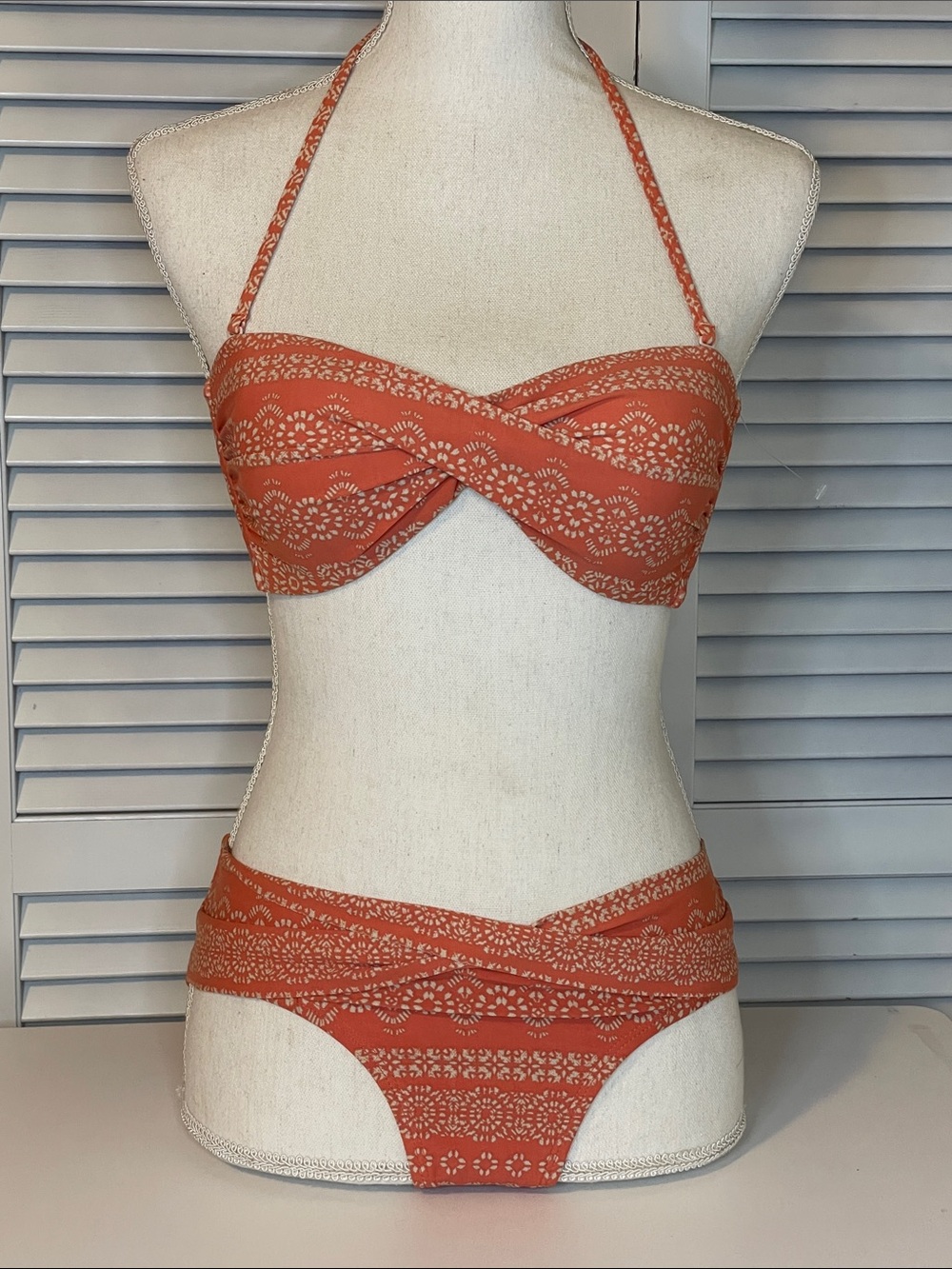 NWOT Robin Piccone Orange Patterned Twisted Bandeau Bikini - Sz M